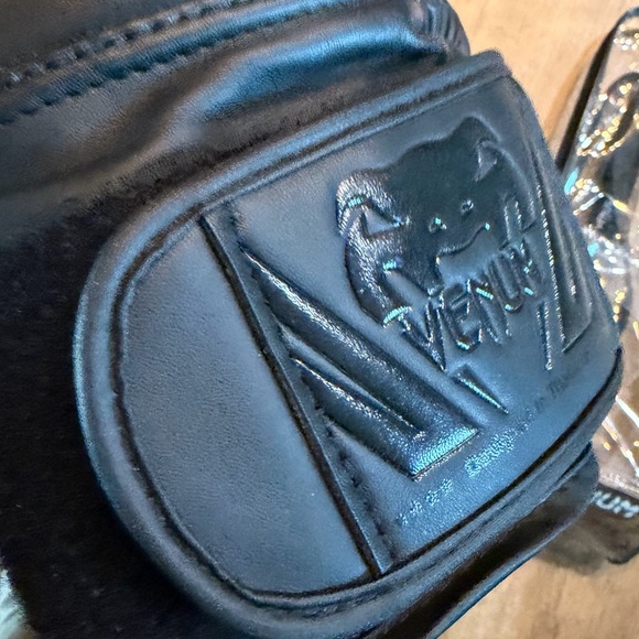 Venum Challenger 2.0 Boxing Gloves - Picture 8 of 9